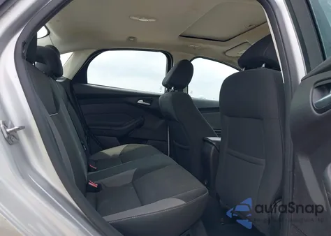 2014 Ford Focus Se z USA, uszkodzony, nr VIN 1FADP3F29EL450099